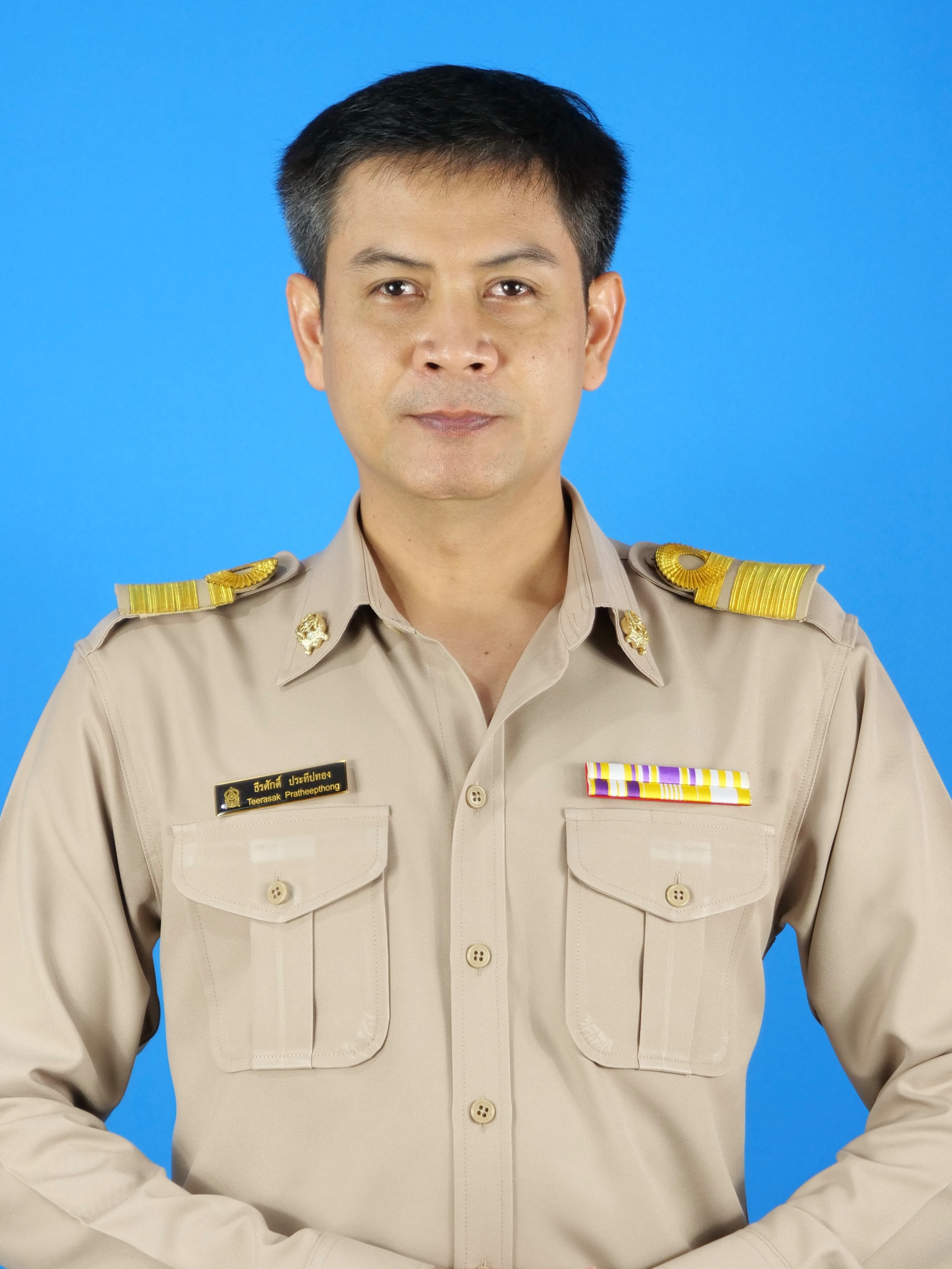 นายธีระศักดิ์ ประธีปทอง